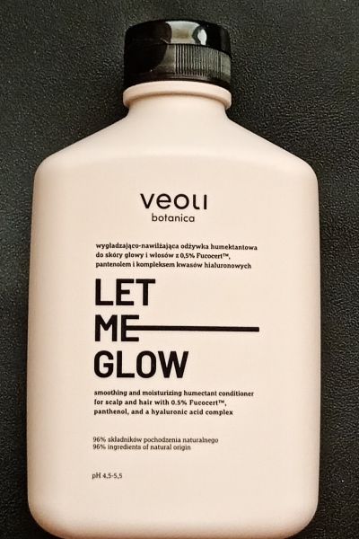 Wygładzająco-nawilżająca odżywka humektantowa do skóry głowy i włosów z 0,5% Fucocert™, pantenolem i kompleksem kwasów hialuronowych LET ME GLOW
