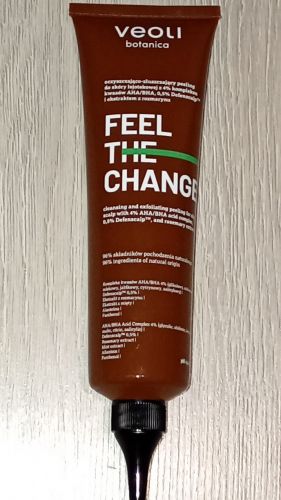 Oczyszczająco-złuszczający peeling do skóry łojotokowej z 4% kompleksu kwasów AHA/BHA, 0,5% Defenscalp™ i ekstraktem z rozmarynu FEEL THE CHANGE