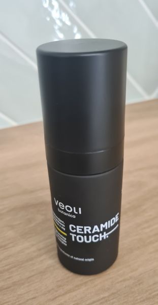 Nawilżająco-regenerujące, lekkie serum z 2% kompleksem ceramidów i 1% kompleksem z alg CERAMIDE TOUCH