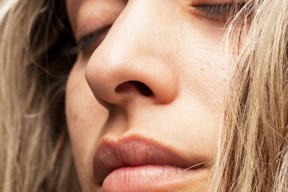 Jak wybrać retinol dla początkujących, by uniknąć podrażnień skóry?