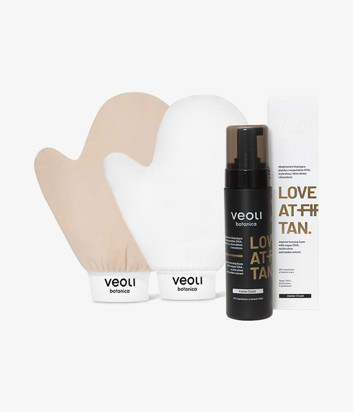 A comprehensive exfoliating and bronzing set for an immediate, warm tanning effect