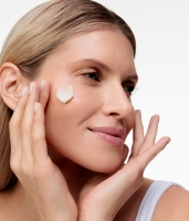 Emulsifying soothing cleansing butter for removing makeup and SPF for couperose skin MELT WITH KINDNESS