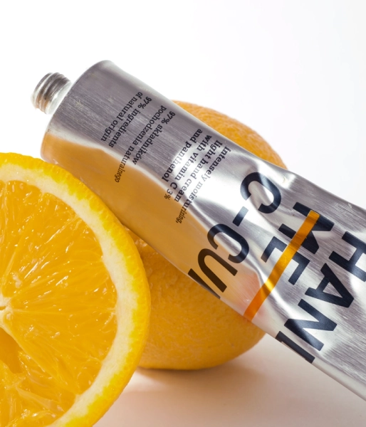 Intensely moisturizing, light hand cream with vitamin C 3% and panthenol HAND ME C – CURE