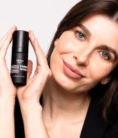 Wyciszająco-chłodzące serum na naczynka z azeloglicyną 15%, ekstraktem z liści wąkroty azjatyckiej 0,5% i kwasem traneksamowym 0,2% REDNESS WHISPERER