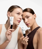 Zestaw do makijażu zapewniający satynowo-matowe wykończenie