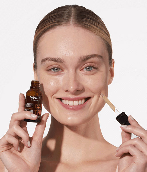 Bronzing drops for the face,  neck and decolletage with  hyaluronic acid and peach  blossom extract CATCH THE SUN