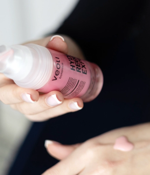Hydrating and repairing multi-molecular facial serum with hyaluronic acid complex 15%, trehalose 3%, ceramide complex 2% and vitamin B12 HYDRA RECOVERY EXPERT