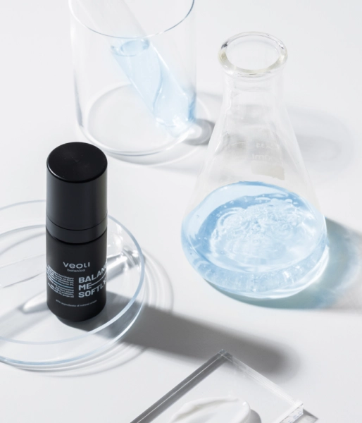 Wyciszająco-nawilżający krem do twarzy na dzień z prebiotykiem 0,25%, mocznikiem 2% oraz olejem z winogron 4% BALANCE ME SOFTLY