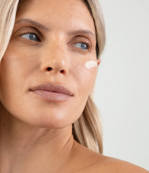 Brightening, lifting and repairing eye and eyelid serum with caffeine, peptides, hyaluronic acid and Beautifeye™ complex 20 SECONDS MAGIC EYE TREATMENT GOLD