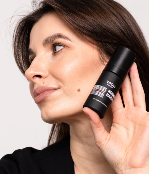 Kojąco-wzmacniający lekki krem na naczynka ze stabilną witaminą C 2%, ekstraktem z dzikiego indygo 1% i ekstraktem z liści wąkroty azjatyckiej 1% REDNESS HARMONY