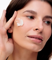 Emulsifying sebum-regulating cleansing butter for removing makeup and SPF for blemish-prone skin MELT WITH BALANCE